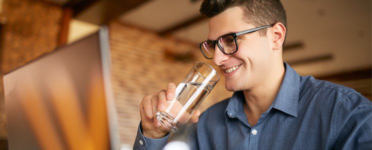 THE IMPORTANCE OF STAYING HYDRATED AT WORK