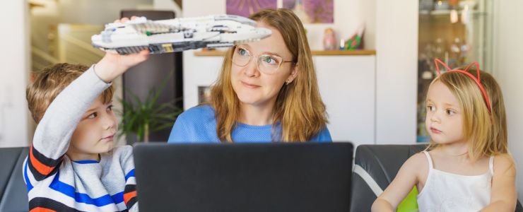Working mum with children